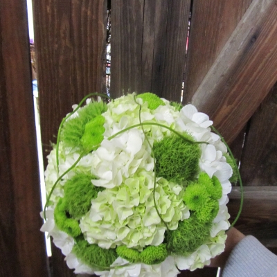 Brautstrauß creme grün Kuppel